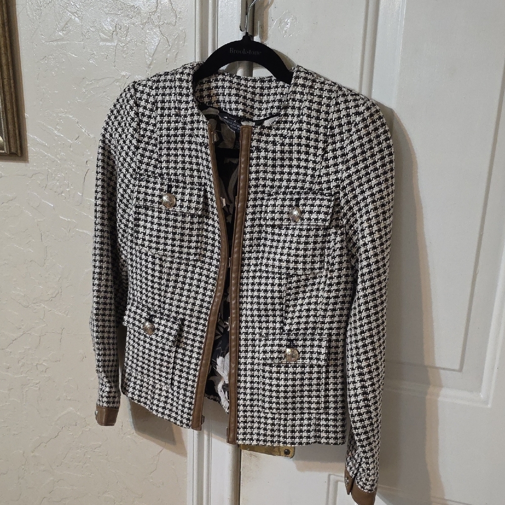 White House Black Market Houndstooth Blazer with Brown Trim - Picture 5 of 16